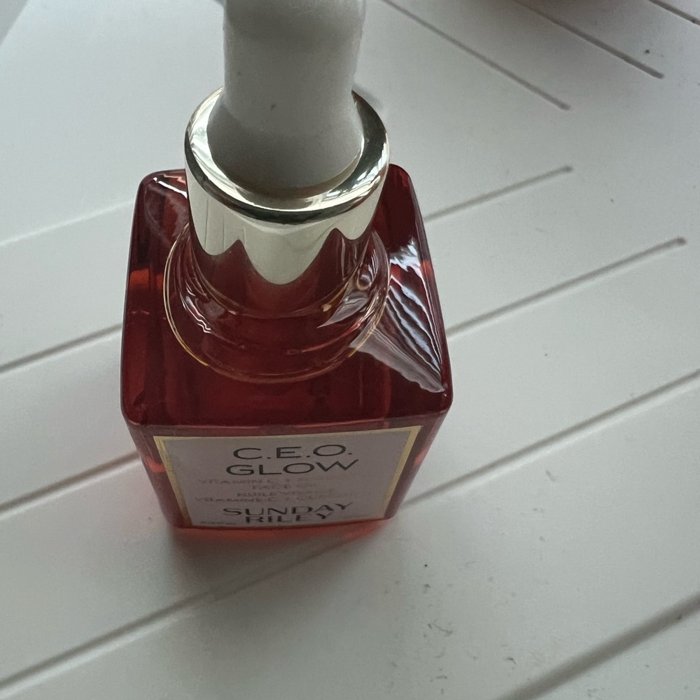 Sunday Riley C.E.O. Glow Face Oil - Picture 4 of 4